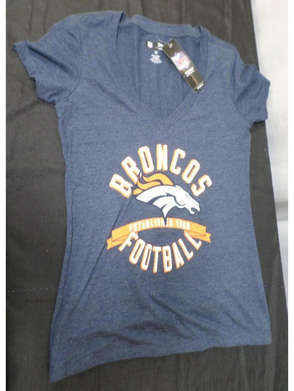 NEW DESIGNER NFL TEAM APPAREL DENVER BRONCOS RAGLAN V-NECK BLUE SHIRT MEDIUM